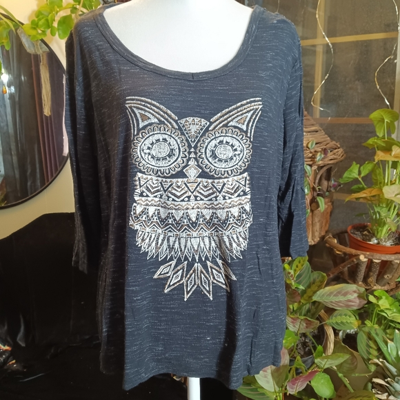 true self Tops - Gray owl top with lace back
